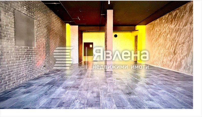 Магазин с лице на булевард