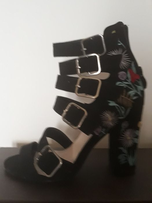 Vând sandale dame nr 36