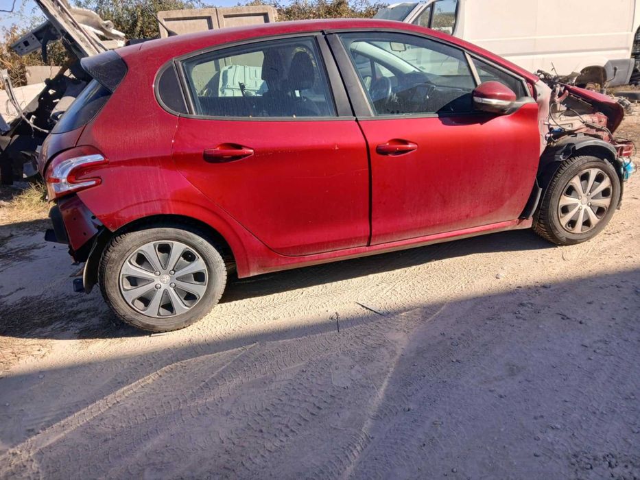 Пежо 208 , 1,4 хди . На части