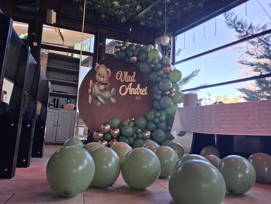 Aranjamente baloane aniversare Photocorner botez Decor cristelnita
