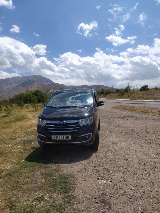 Машина на заказ комфорт 8 человек по городу по гори загород Чимган