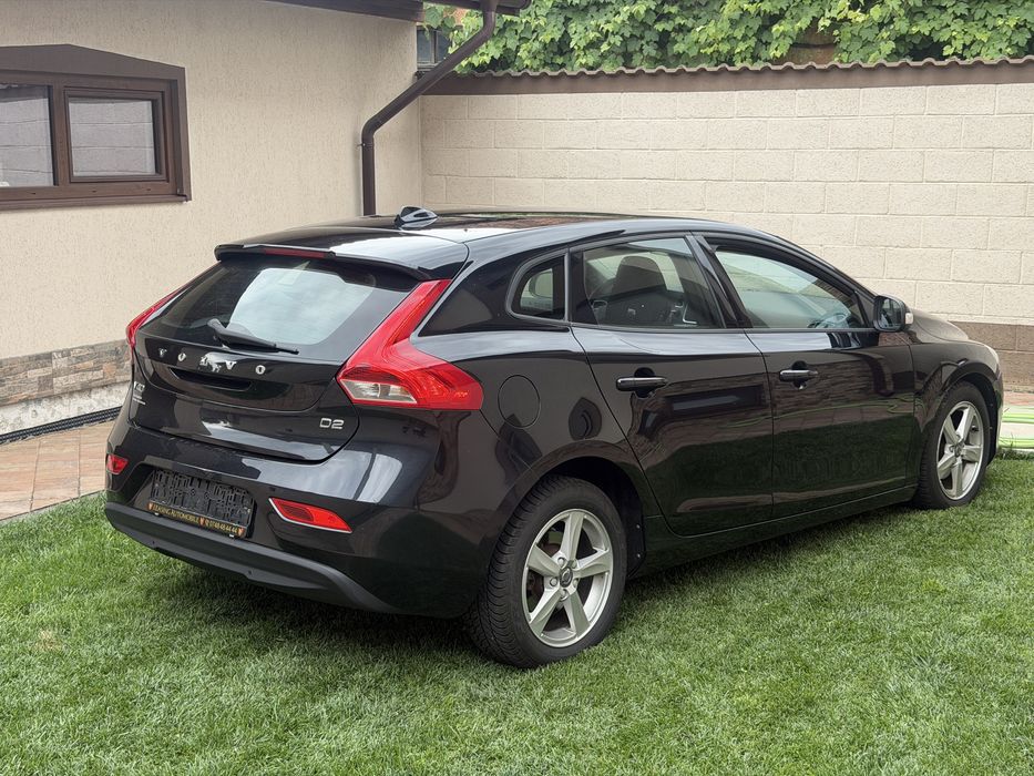 Volvo V40 - 2015-DIESEL