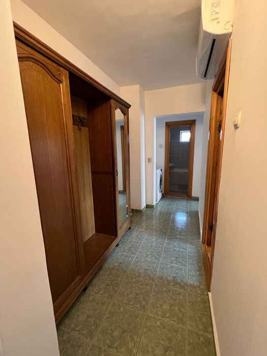 Inchriez apartament 3 camere