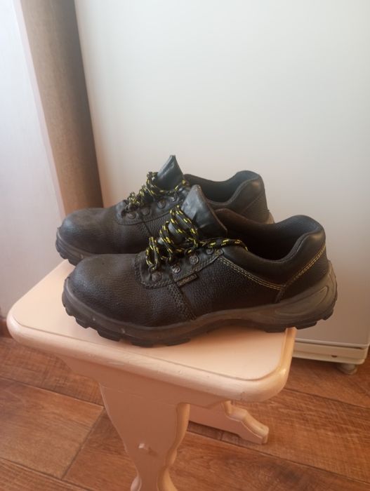 Рабочие полуботинки продам