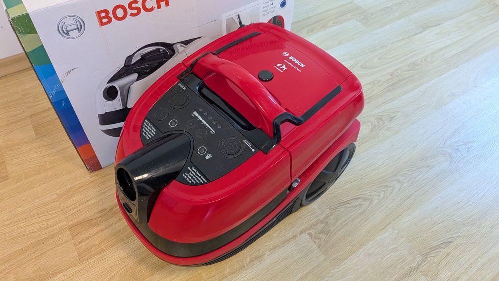 Bosch series 4 AquaWash пълен комплект перяща прахосмукачка
