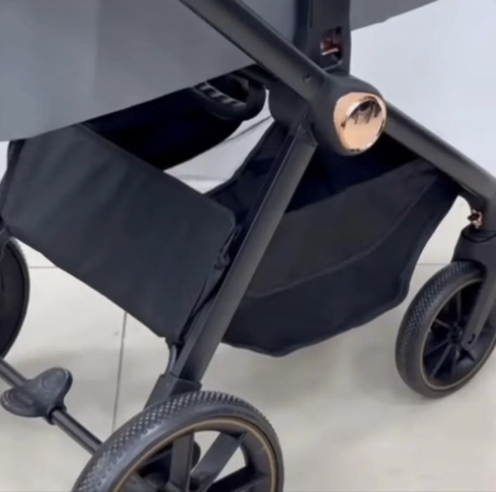 Продам коляску 3 в 1