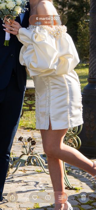 Rochită  mărimea XS-S la jumatate de pret. Achizitionata cu 2200 pe tru stare civila.