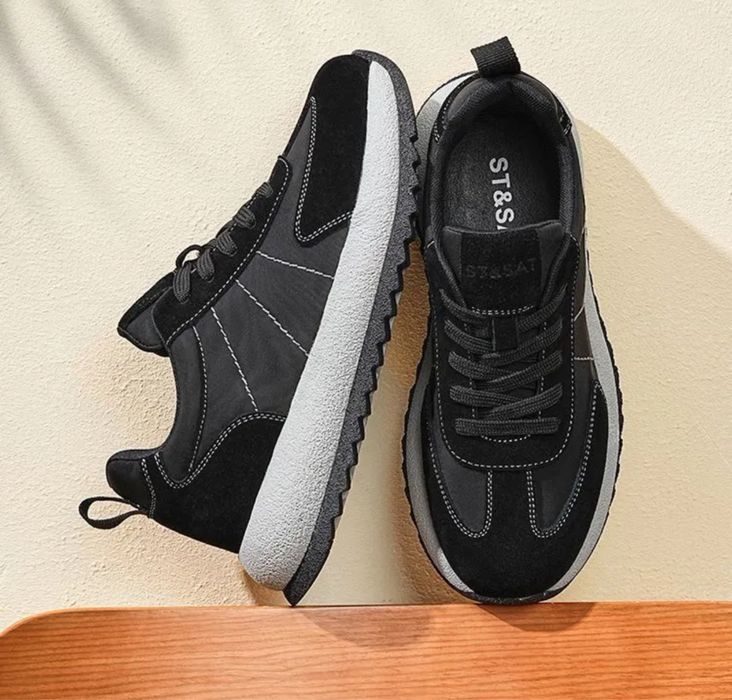 Продам кроссовки женские