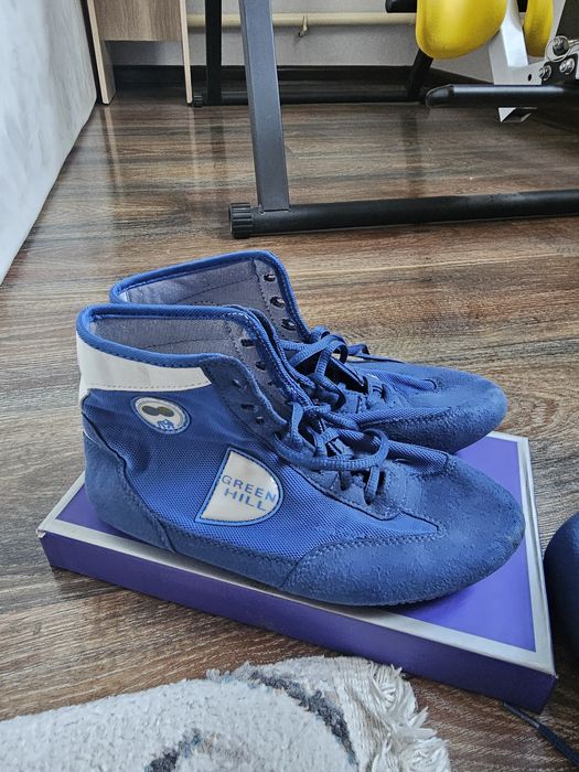 Борцовка б/у. 2 пары .В хорошем состоянии