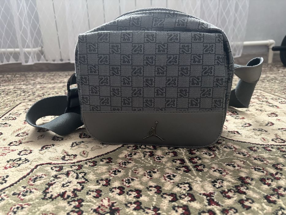 Барсетка Jordan серого цвета