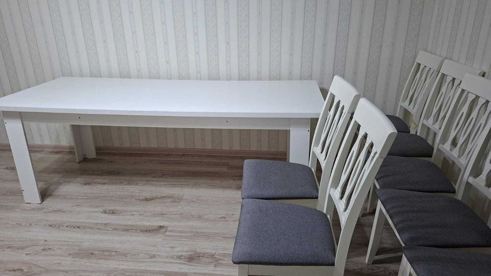 Стол обеденный и стулья