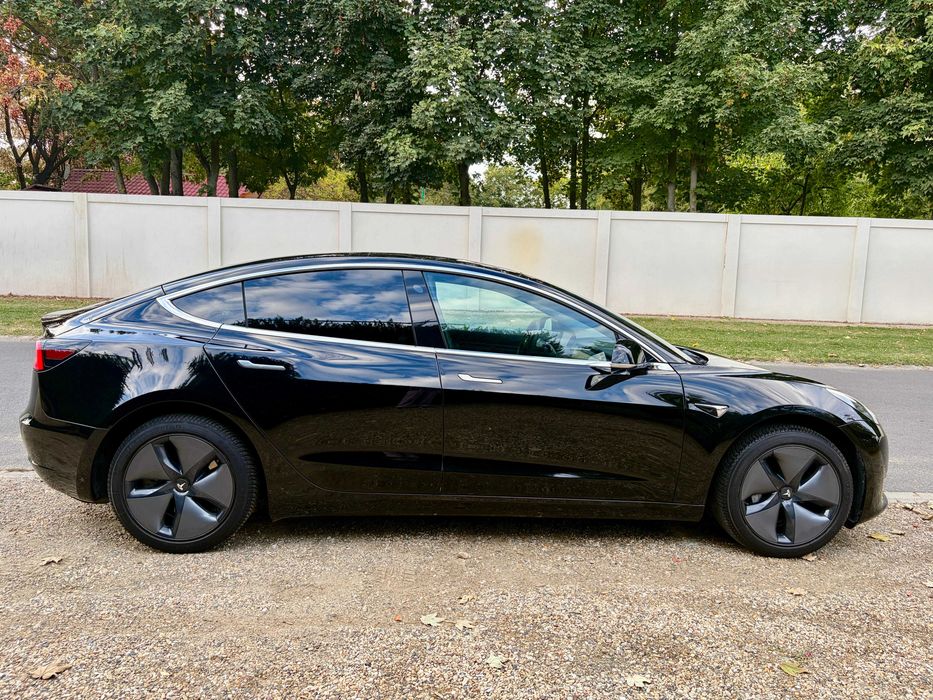 TESLA Model 3 2020 — imagine 5