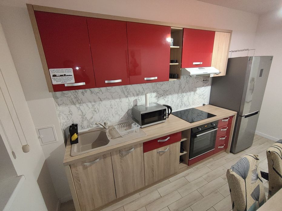 Mobilă bucătărie cu electrocasnice