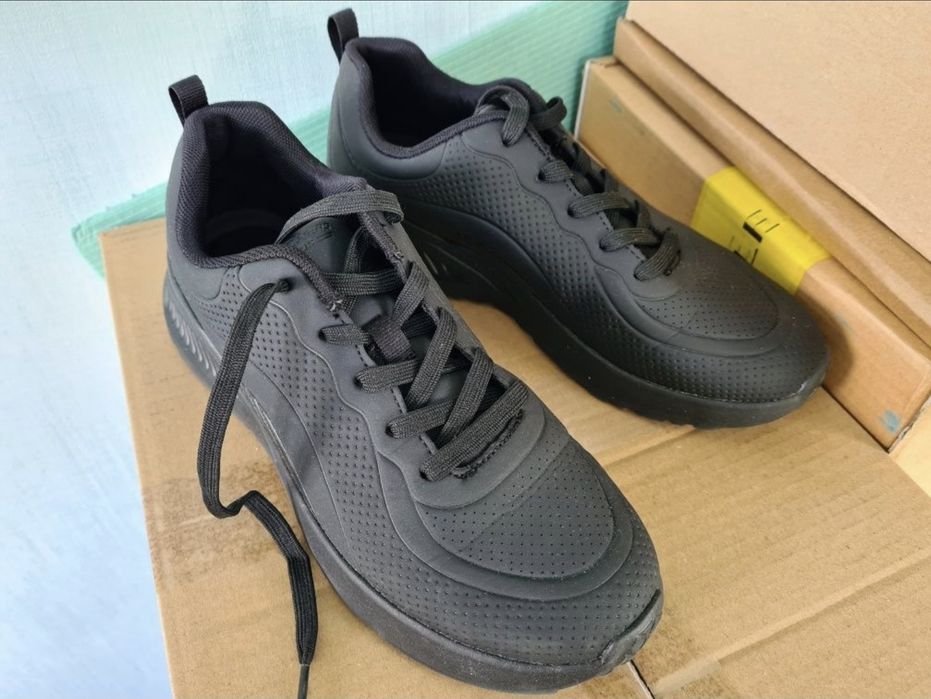 Sneakers dama 4 perechi (Alex McQueen, Jimmy Choo si Skechers)