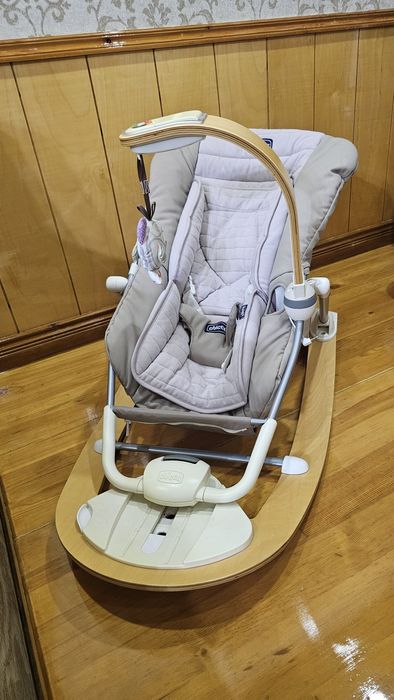 детское кресло-качалка (шезлонг) для новорождённых.