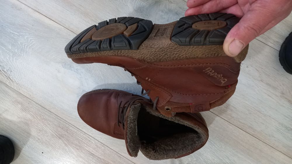 Обувки номер 41/42 цената е за всичките обувки 120лв.