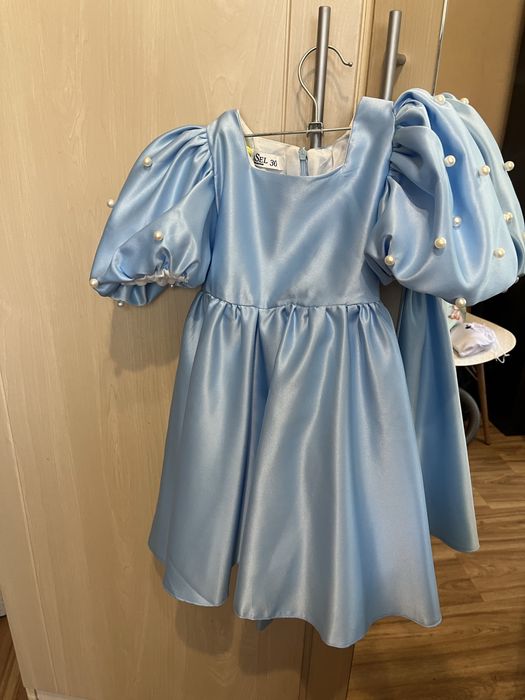 Продам платье на 3-5 лет