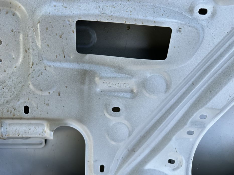 Дверя багажника,багажник Rav4.