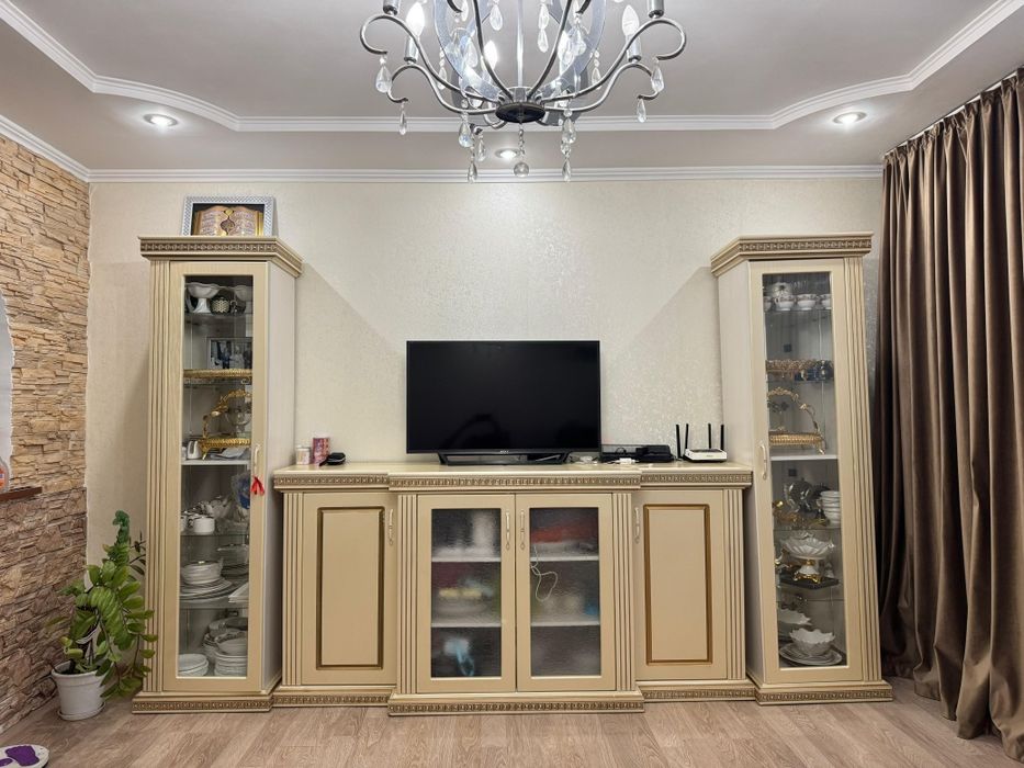 Продам Стенку для зала