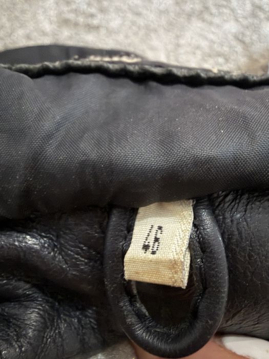 Geaca de piele de culoare gri sobolan