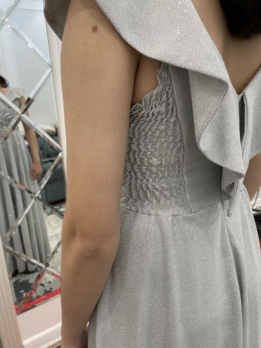 Красивое платье на мероприятие.