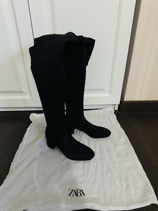 Cizme Zara , de dama masura 36 , negre , lungi peste genuhi