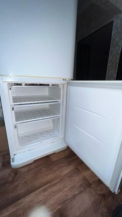 Холодильник бирюса