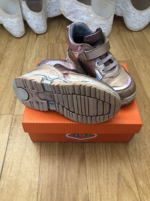 Кроссовки для девочки