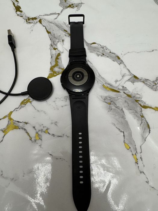 Galaxy Watch 4 Classiic 46 mm в отличном состоянии