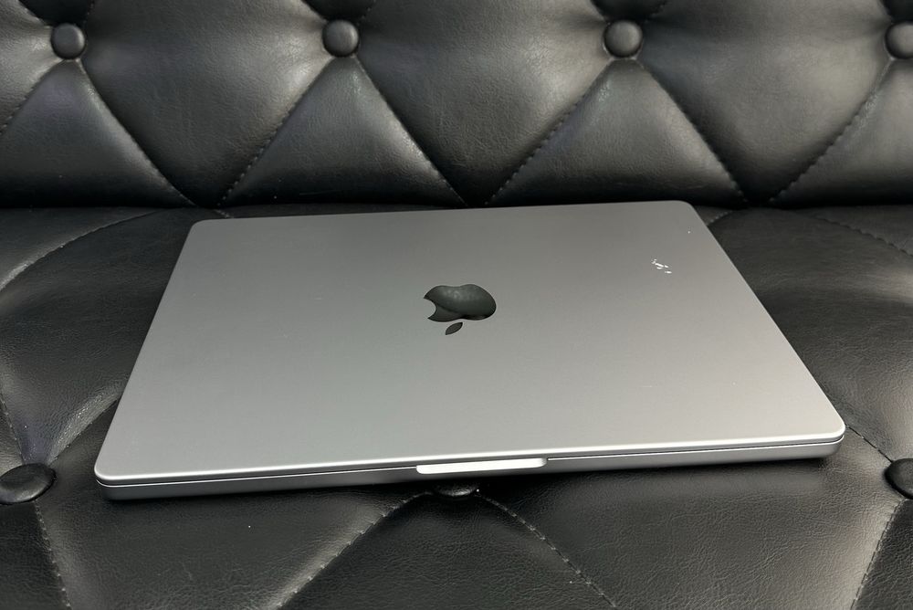 Apple MacBook Pro M2 Pro 16GB\512GB  2023 года в хорошем состояние