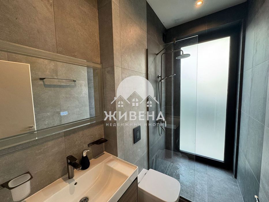 Отдавам двуетажна къща под наем, м-т Зеленика, 197 кв.м, с морска гле