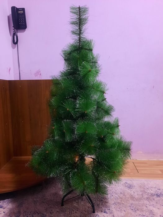 Продаётся новогодняя ёлка