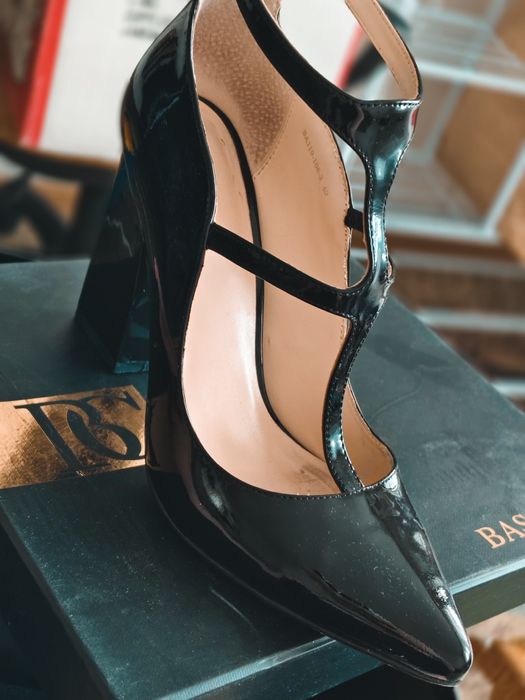 Продам туфли Basconi 40 размер