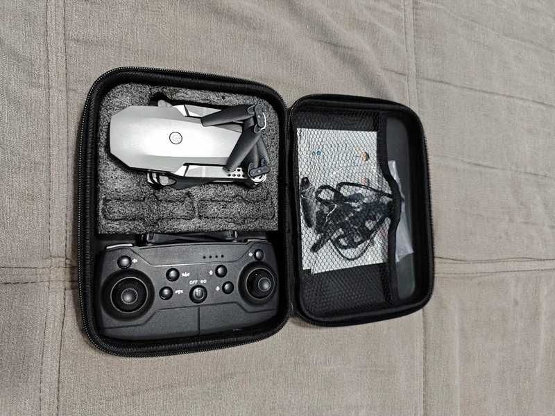 E68 Dronă Pliabilă cu Cameră 4K FPV, Zbor 15 Min, Geantă de Transport