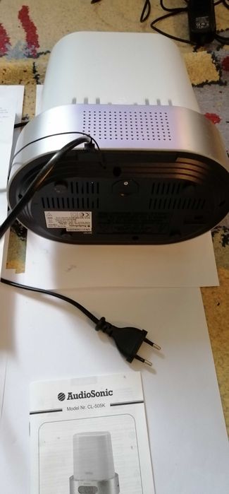 Lampa electronica cu ceas radio bec noua.OFERTA CRACIUN.