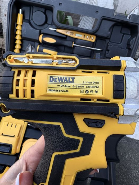 Акумулаторен винтоверт марка DEWALT , нов