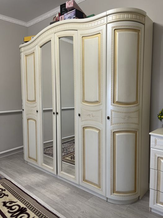 Спальные гарнитуры