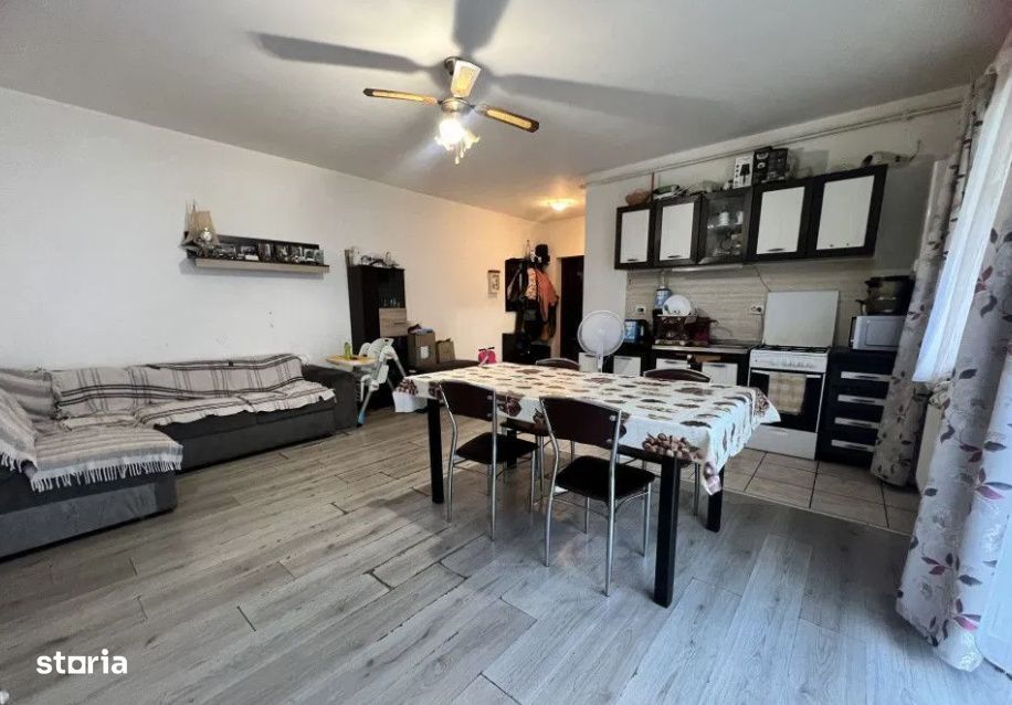 Apartament de 3 camere, 60 mp, gradina 85 mp, str Eroilor