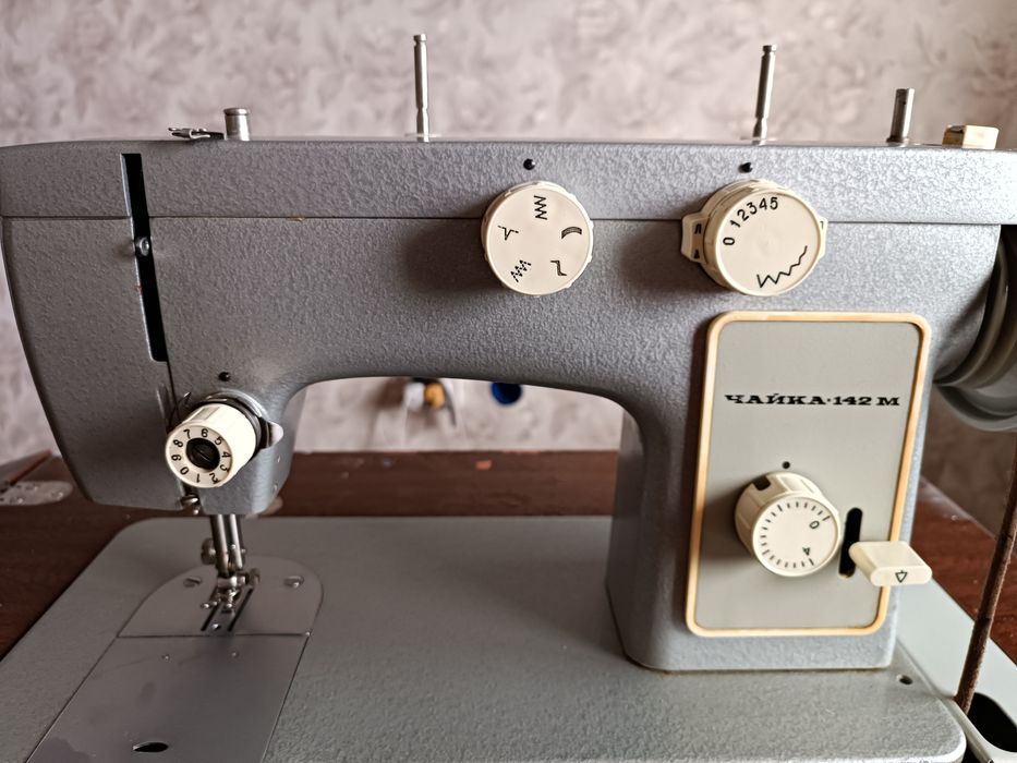 Швейная машина Чайка 142м
