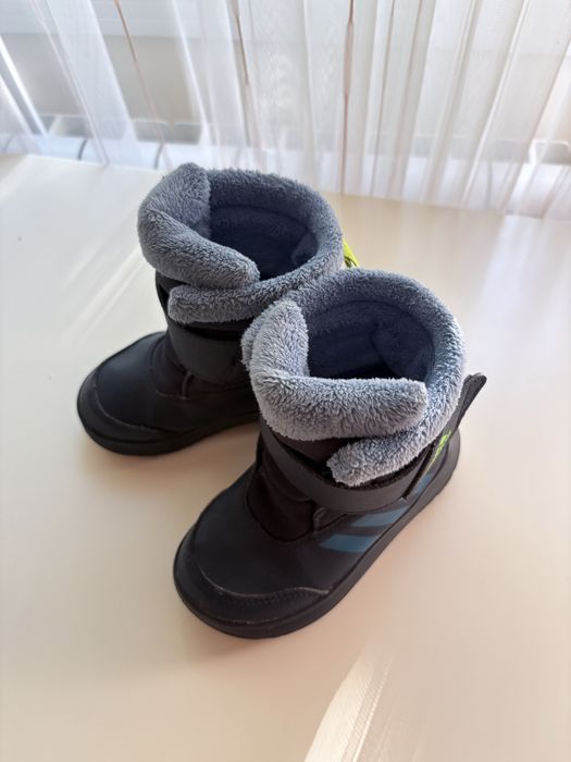 зимни ботуши  adidas 24 р