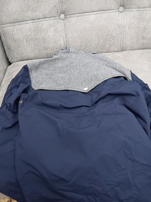 Продам ветровку .