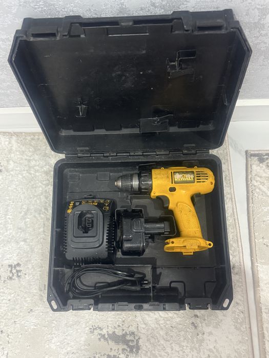 DeWalt Шуруповерт оригинал