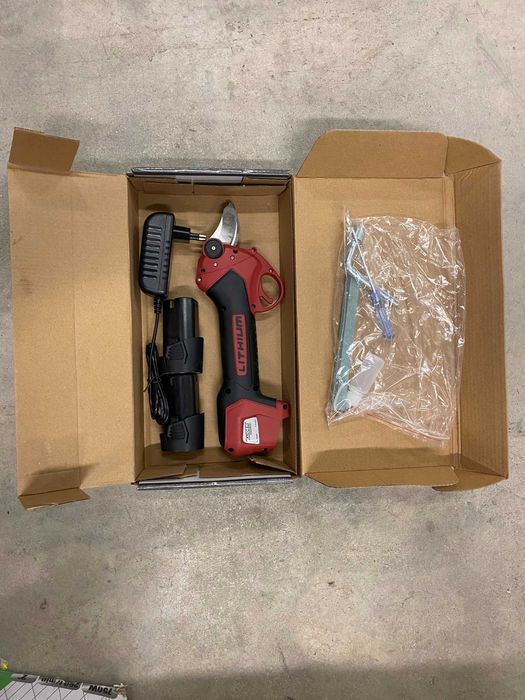 075714	Ножица лозарска акум. Li-ion 12V 2x2 Ah 1h RD-PSH01