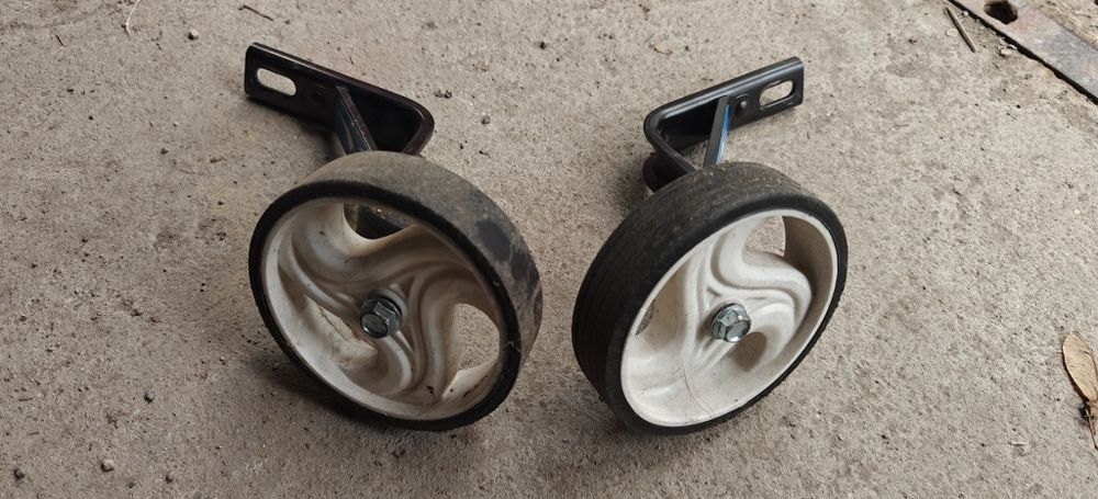 Велосипед ( колело )с помощни колела