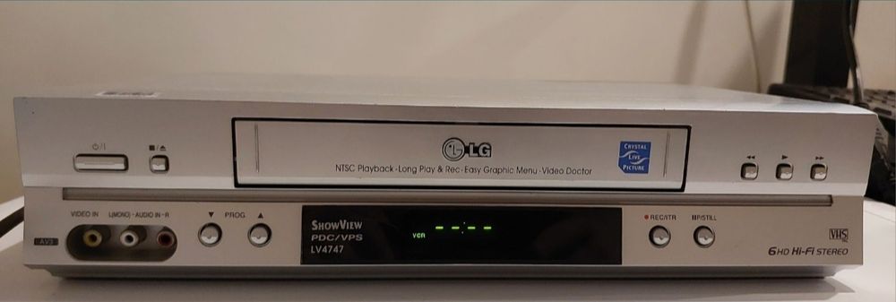 Vând videorecorder LG LV 4747 .