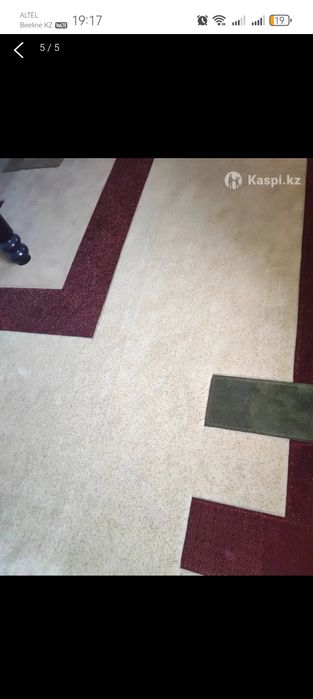 Ковёр толстый, хорошего качества