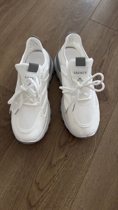 Кроссовки летние