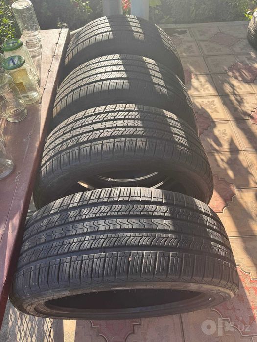 Разноширокие (все сезонные,R20) шины от Мерседеса.Пробег 3000 км.