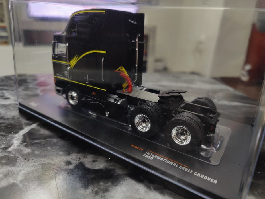 Machetă camion International Eagle 1:43 ixo