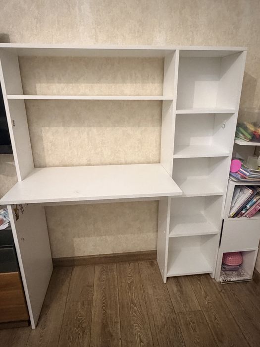 Письменный стол с полками